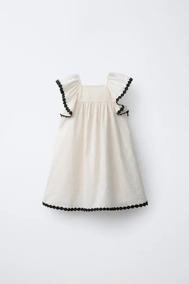 Платье с контрастной вышивкой- Заказать в России