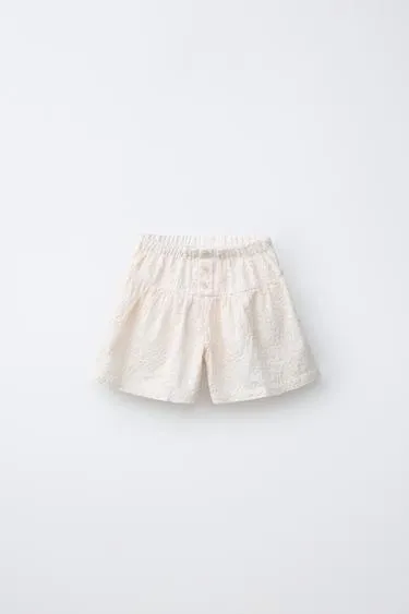 Шорты с вышитыми цветами