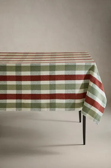 Салфетка с клетчатым узором- Заказать в России