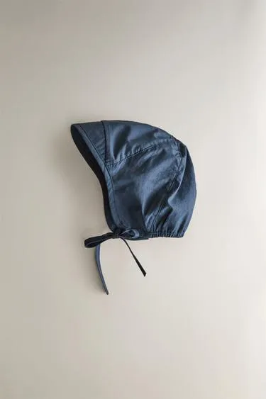 Солнечная шапочка для малышей на пляже