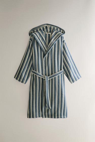 Zara Халат с геометрическим жаккардовым узором купить с доставкой.