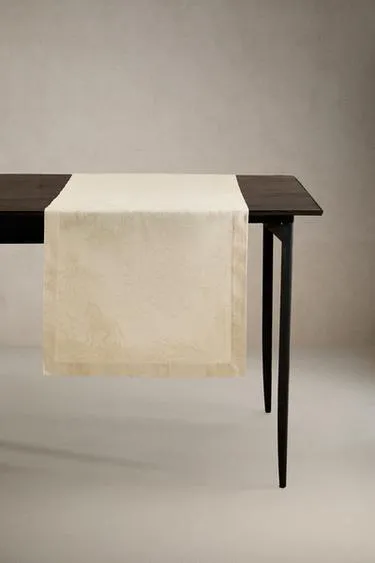 Тканевый бегунок с жаккардовым рисунком лошадей- Заказать в России