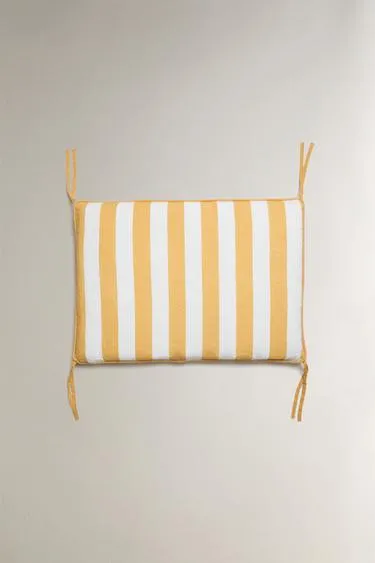 Простеженная подушка для спинки скамьи в полоску