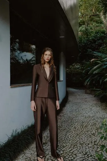 Атласный приталенный блейзер