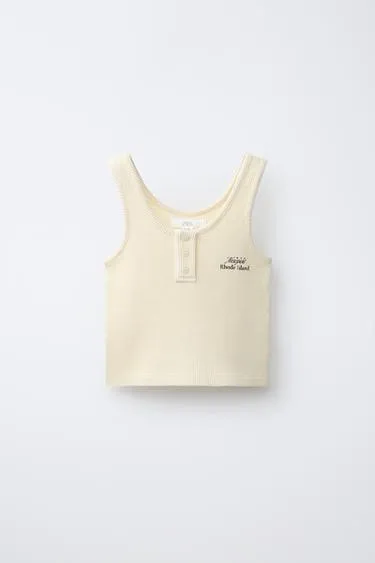 Топ из рифленого трикотажа с надписью