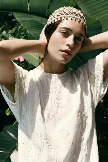 Шапочка из кружева кроше с ракушками- Заказать в России