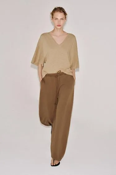 Футболка с V-образным вырезом