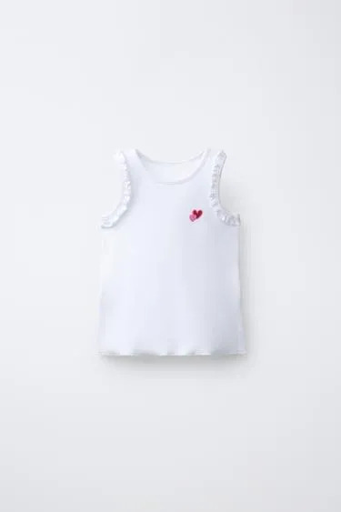 Футболка в рубчик с вышивкой на пройме