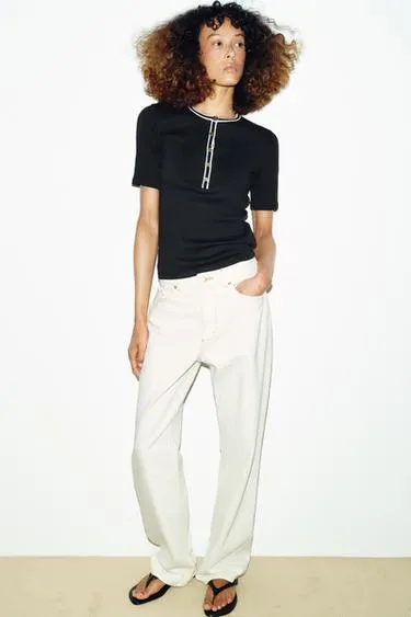 Футболка с контрастными деталями- Заказать в России