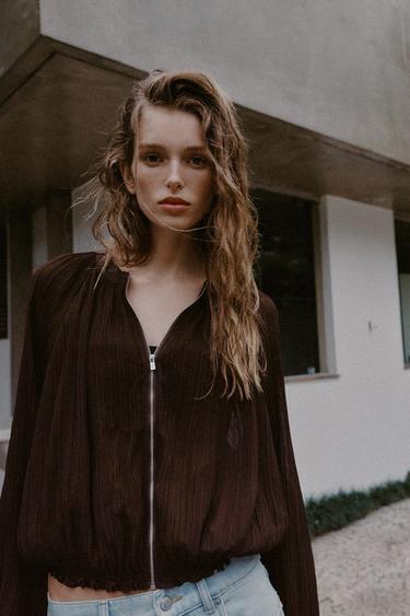 Zara Плиссированная куртка из органзы купить с доставкой.