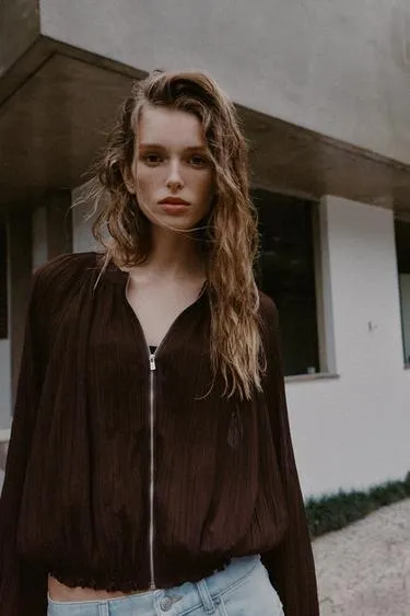 Плиссированная куртка из органзы- Заказать в России