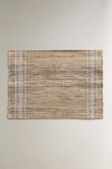 Zara Плетеная подставка из рами с полосками купить с доставкой.