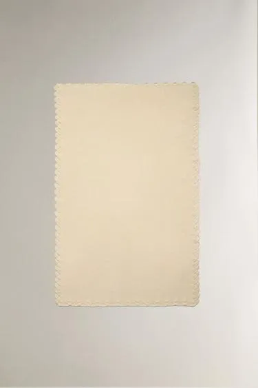 Детское одеяло с вязаной отделкой