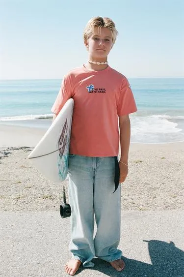 Футболка с логотипом