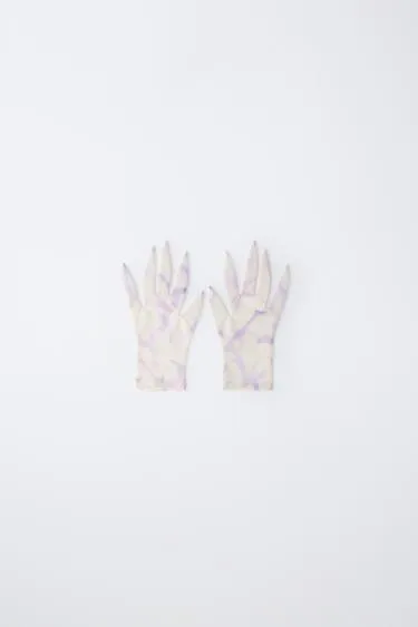 Перчатки для костюма «Kpop Demon Hunters» © Netflix