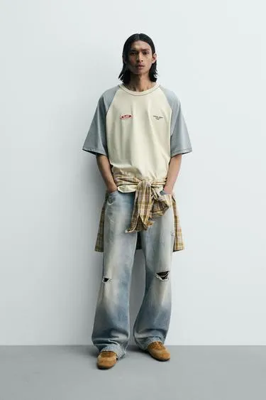 Футболка колор-блок с контрастной нашивкой- Заказать в России