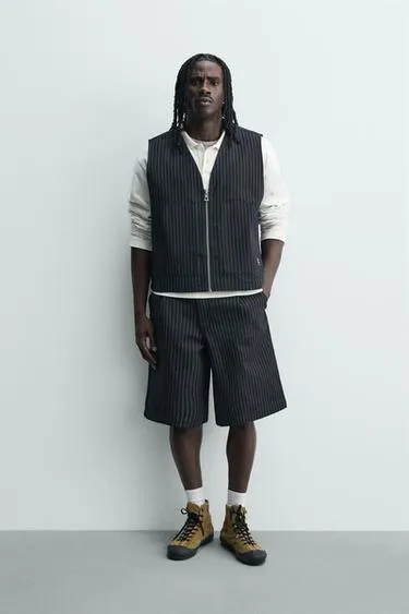 Джинсовый жилет в полоску