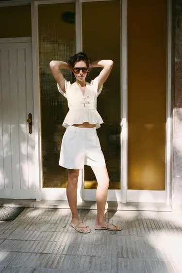 Шорты с высокой посадкой и защипами- Заказать в России