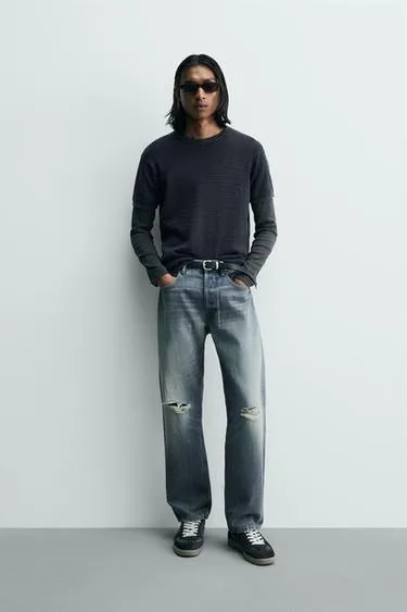 Футболка из рельефной ткани с эффектом потертости