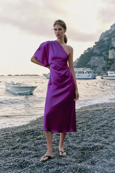 Атласное платье миди асимметричного кроя- Заказать в России