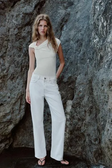 Топ со сборками и фурнитурой