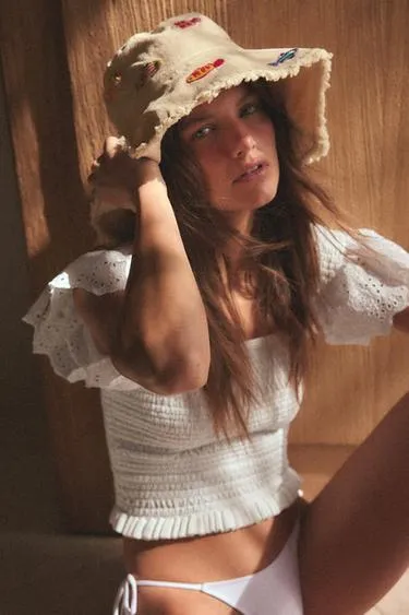 Панама с вышивкой в виде рыб