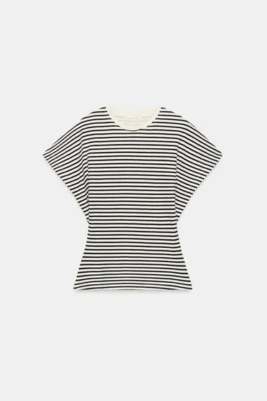 Приталенная футболка в полоску