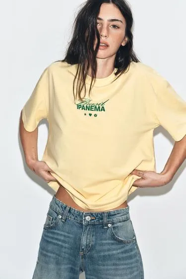 Футболка из ткани с эффектом потертости с надписью- Заказать в России