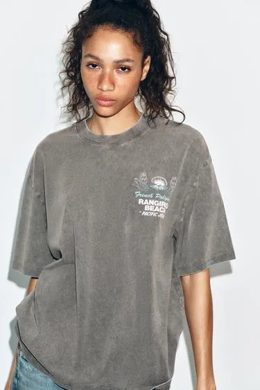 Футболка из ткани с эффектом потертости с надписью