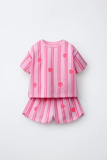 Комплект из футболки и шортов в полоску с вышивкой- Заказать в России