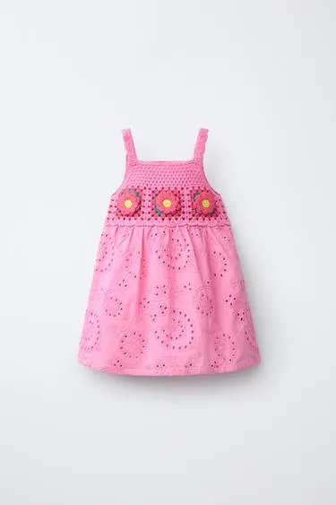 Платье из вязаного крючком полотна с цветочным узором- Заказать в России