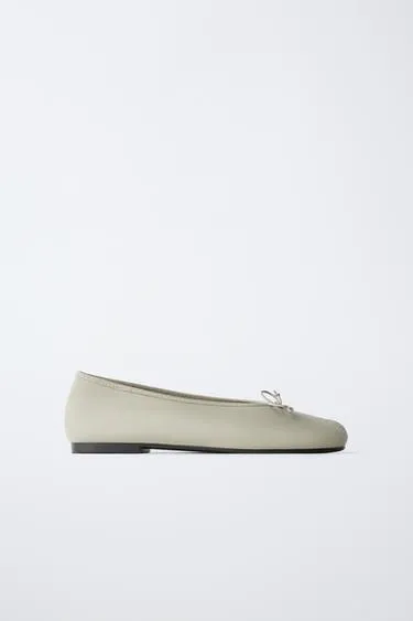 Кожаные балетки с бантиком