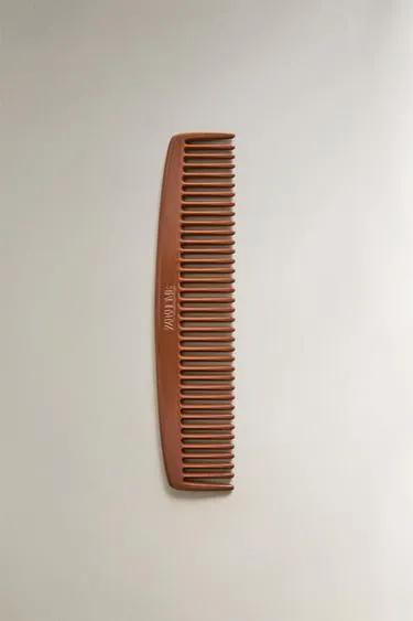 Пластиковый гребень для волос