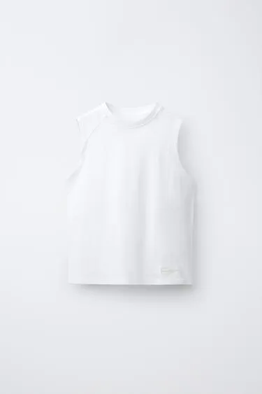 Однотонная футболка без рукавов