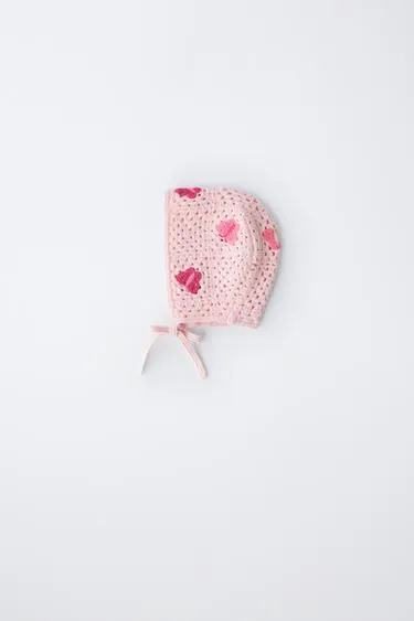 Чепчик крючком с бабочками- Заказать в России