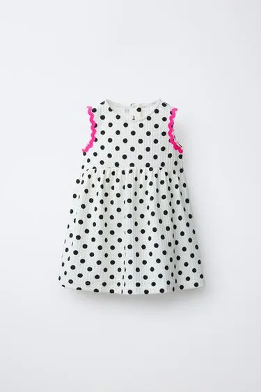 Платье в горошек и контрастные волны