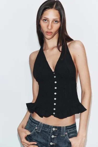 Топ с горловиной халтер и пуговицами