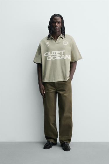 Поло  с текстовым принтом