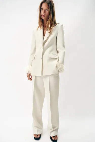 Блейзер с плечами и перьями на манжетах- Заказать в России