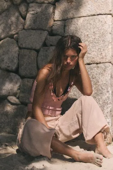 Топ на бретелях с пайетками