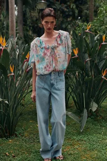 Блуза с воланами и цветочным принтом- Заказать в России