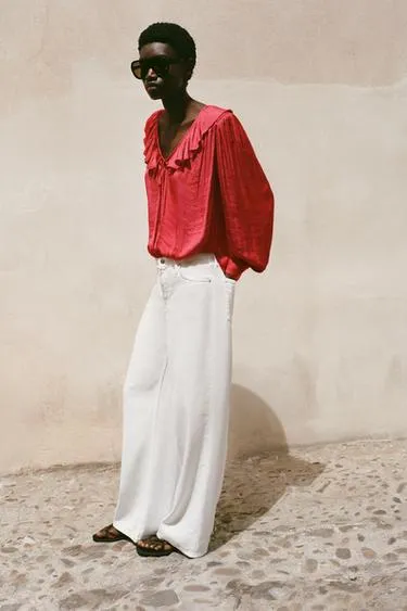 Атласная блуза с воланами и подплечниками- Заказать в России