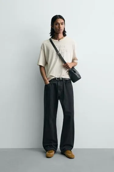 Футболка из ткани с эффектом потертости с надписью маркером- Заказать в России