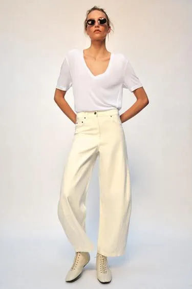 Футболка с V-образным вырезом