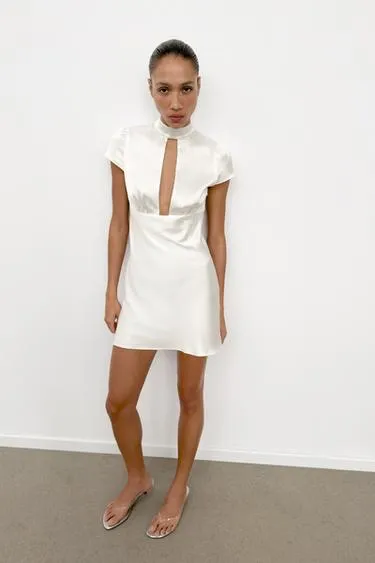 Атласное платье с разрезом купить с доставкой.