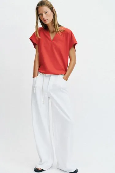 Футболка в стиле рустик с V-образным вырезом- Заказать в России