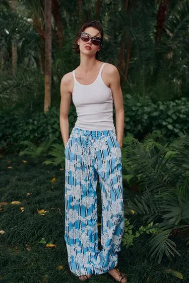 Широкие брюки в полоску