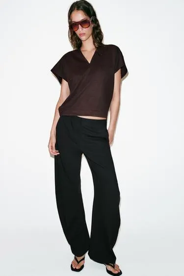 Футболка с V-образным вырезом в стиле рустик