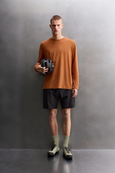 Zara Техническая футболка GRAVEL с длинным рукавом