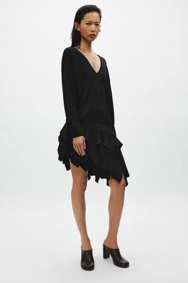 Джемпер из тонкого трикотажа с V-образным вырезом